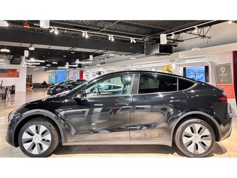 Used 2023 Tesla Model Y Long Range image 8