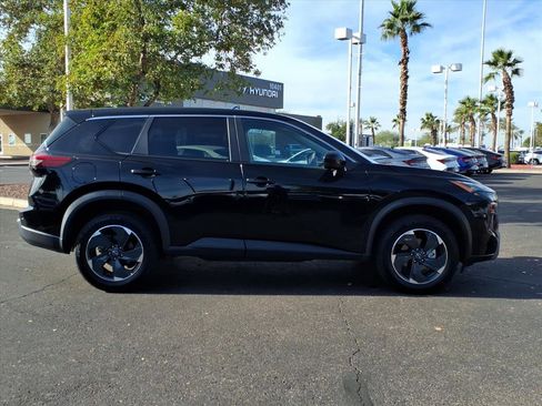 Used 2024 Nissan Rogue SV image 6