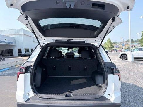 Used 2025 Chevrolet Equinox LT FWD image 19