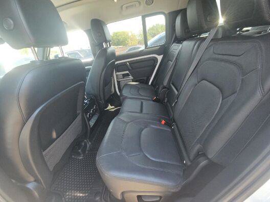 Used 2023 Land Rover Defender 130 SE AWD/4WD image 17