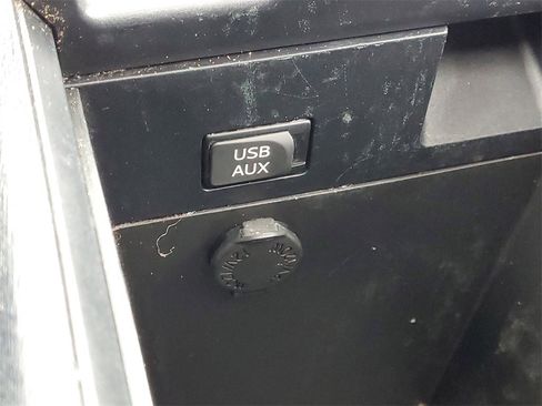 Used 2013 Toyota Venza LE image 26