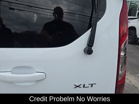 Used 2022 Ford Transit Connect XLT image 6