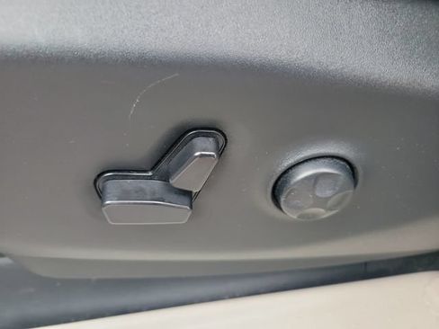 Used 2024 Chrysler Pacifica Touring-L FWD image 17