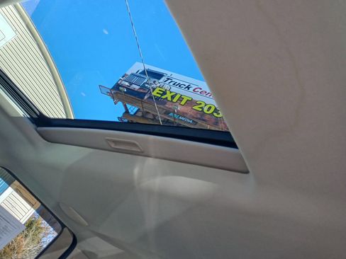 Used 2014 RAM 1500 Laramie w/ Convenience Group image 16