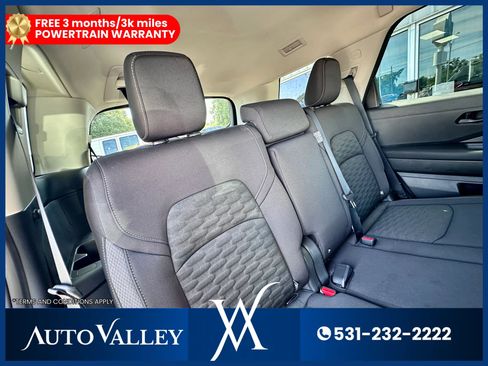 Used 2024 Nissan Pathfinder S image 25