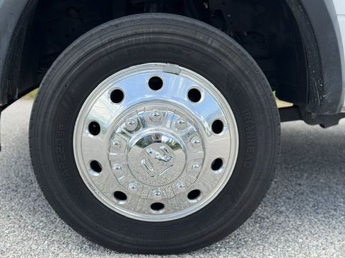 Used 2024 RAM 5500 Tradesman w/ Chrome Appearance Group RWD image 11