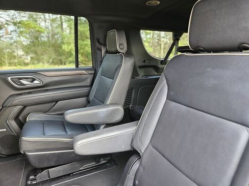 Used 2023 Chevrolet Suburban Premier image 27
