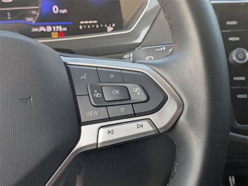 Used 2024 Volkswagen Tiguan SE image 26