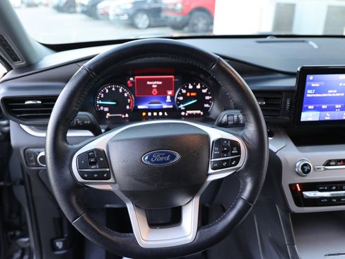 Used 2023 Ford Explorer XLT image 47