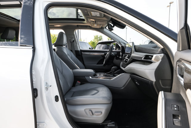 Used 2023 Toyota Highlander Platinum FWD image 40