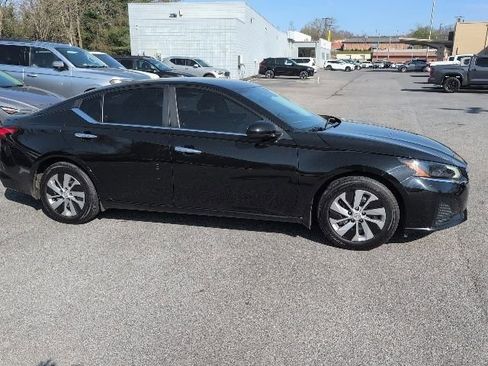 Used 2023 Nissan Altima 2.5 S image 4