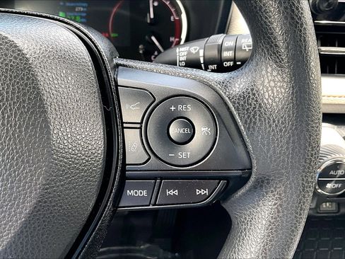 Used 2025 Toyota RAV4 XLE image 18