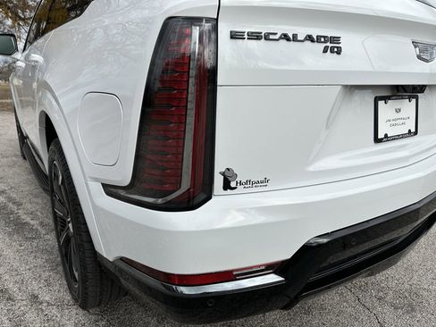 New 2025 Cadillac Escalade IQ Sport 1 w/ LPO, ONYX Package image 10