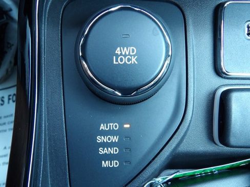 Used 2018 Jeep Compass Limited w/ Navigation Group AWD/4WD image 23