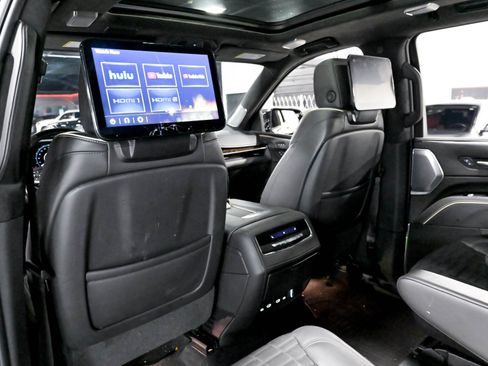 Used 2023 Cadillac Escalade Sport Platinum w/ LPO, ONYX Package AWD/4WD image 12