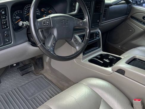 Used 2005 Chevrolet Avalanche Z71 w/ Sun And Sound Package AWD/4WD image 40