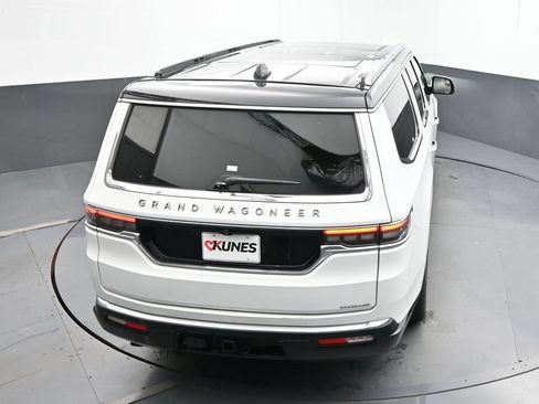 Used 2024 Jeep Grand Wagoneer L Series III AWD/4WD image 21