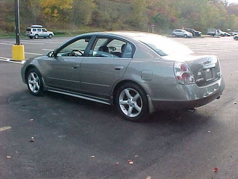 Used 2005 Nissan Altima 3.5 SE w/ (V01) Leather Pkg image 10