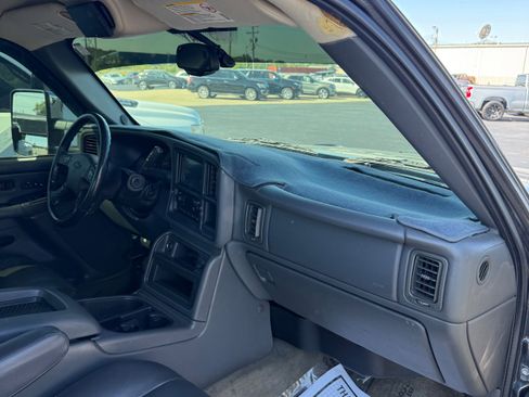 Used 2004 Chevrolet Silverado 2500 LT RWD image 31