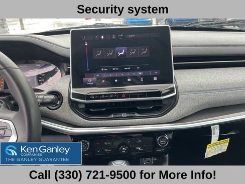 Used 2023 Jeep Compass Latitude image 35