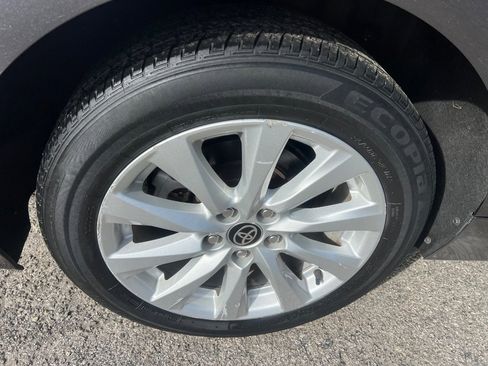 Used 2020 Toyota Camry LE image 43