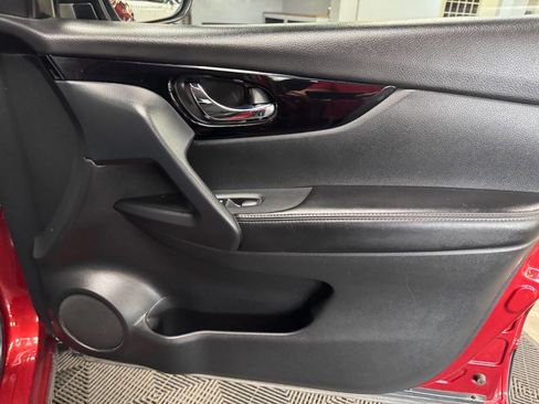 Used 2021 Nissan Rogue Sport SV image 58