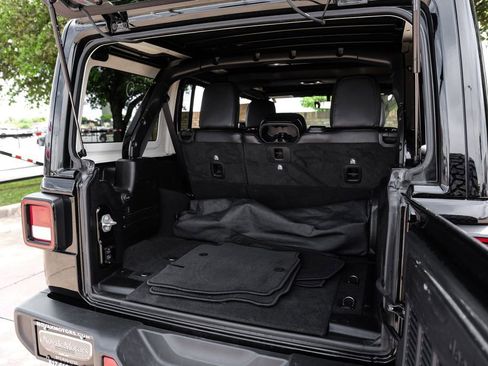 Used 2022 Jeep Wrangler Unlimited Sahara AWD/4WD image 63