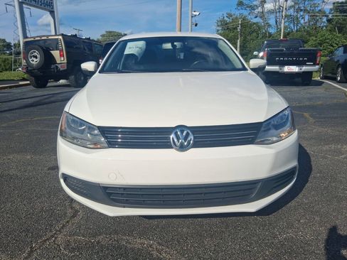 Used 2012 Volkswagen Jetta SE FWD image 2