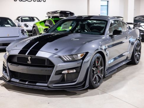 Used 2022 Ford Mustang Shelby GT500 w/ Carbon Fiber Track Pack RWD image 12