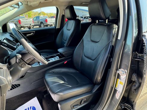 Used 2020 Ford Edge Titanium image 19