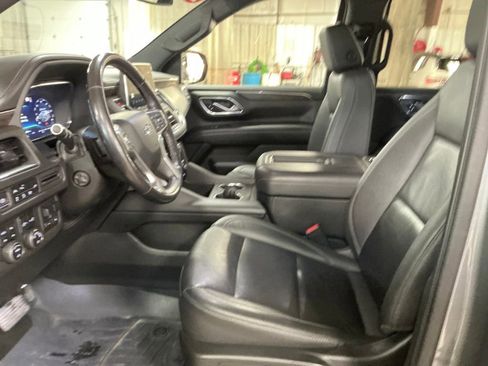 Used 2022 Chevrolet Suburban Z71 w/ Z71 Off-Road Package AWD/4WD image 13