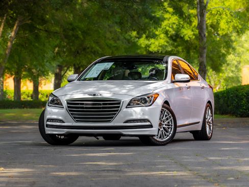Used 2017 Genesis G80 5.0 Ultimate RWD image 2