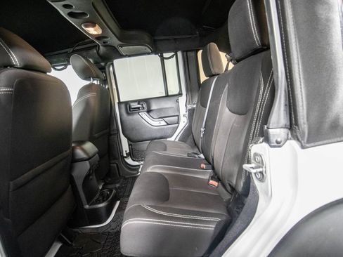 Used 2015 Jeep Wrangler Unlimited Rubicon AWD/4WD image 11