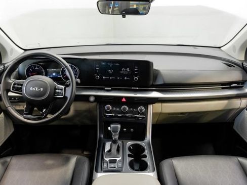 Used 2023 Kia Carnival LX FWD image 21