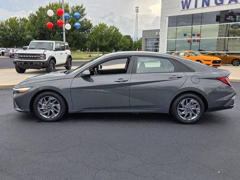 Used 2024 Hyundai Elantra SEL FWD image 2