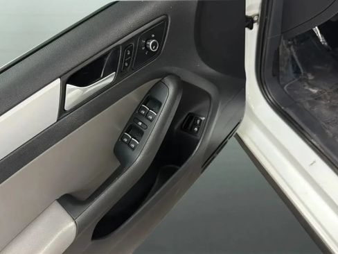 Used 2013 Volkswagen Jetta SEL FWD image 17