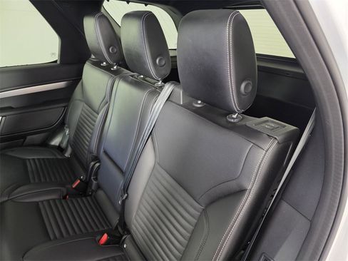 Used 2023 Land Rover Discovery S R-Dynamic image 15