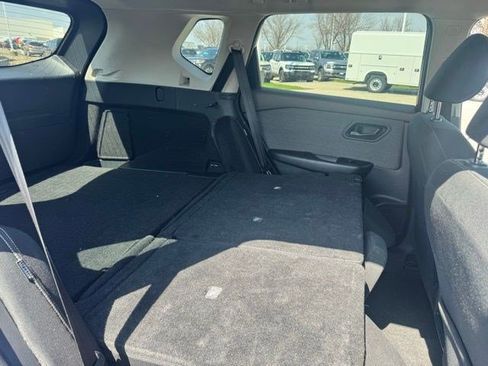 Used 2023 Nissan Rogue S image 33