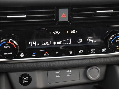 Used 2025 Nissan Rogue Platinum w/ Tech Package image 10