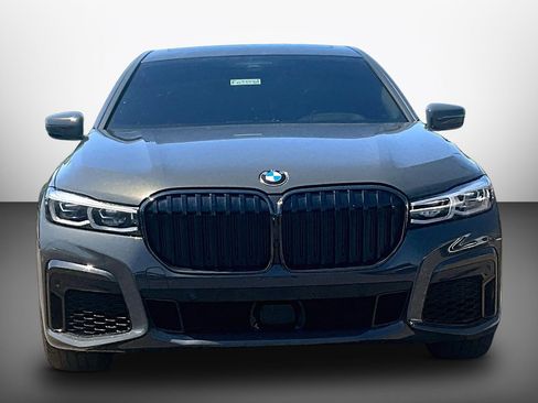 Used 2022 BMW 750i xDrive w/ Autobahn Package AWD/4WD image 2
