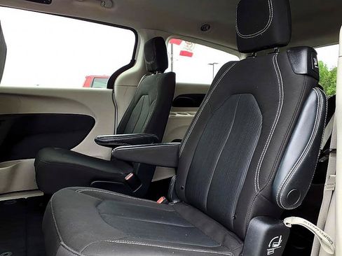 Used 2023 Chrysler Voyager LX FWD image 13