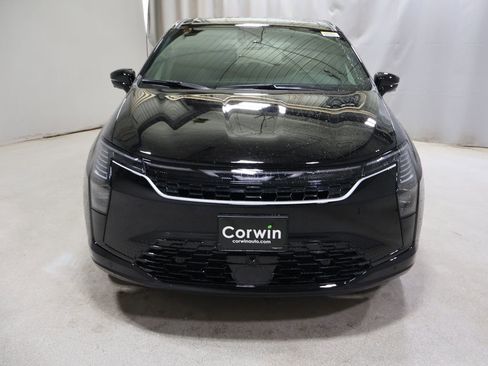 New 2027 Chrysler Pacifica Select AWD/4WD image 2