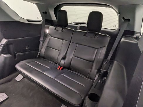 Certified 2022 Ford Explorer XLT w/ Equipment Group 202A image 20