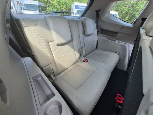 Used 2025 Volkswagen Atlas SE FWD image 29