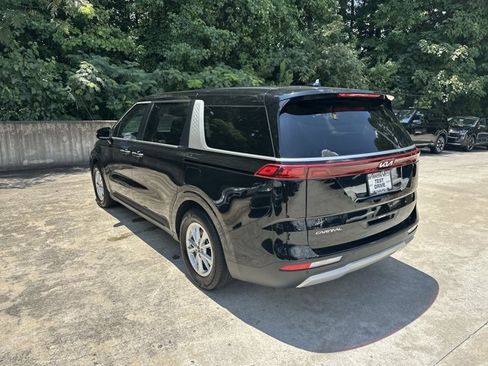 Certified 2024 Kia Carnival LX FWD image 9
