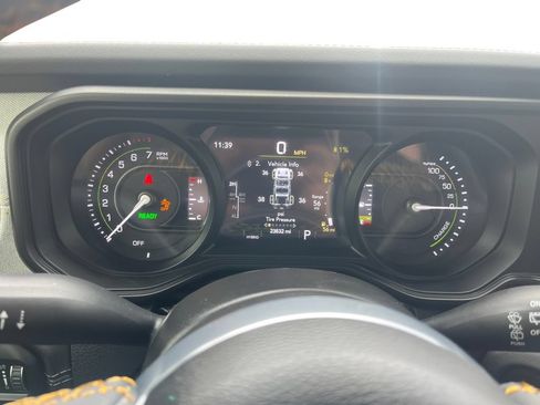 Used 2024 Jeep Wrangler Unlimited Sahara w/ Technology Group AWD/4WD image 24