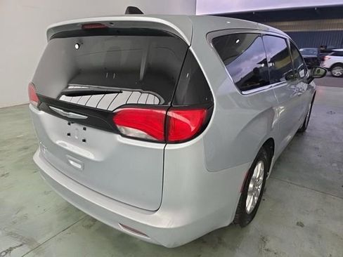 Used 2023 Chrysler Voyager LX FWD image 2