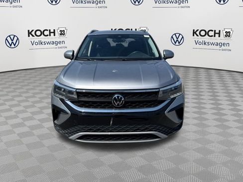 Used 2024 Volkswagen Taos SE FWD image 2