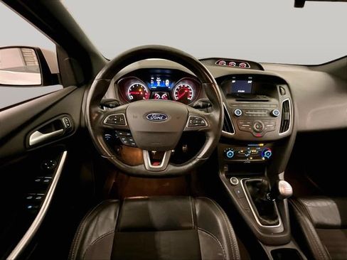 Used 2017 Ford Focus ST FWD image 5