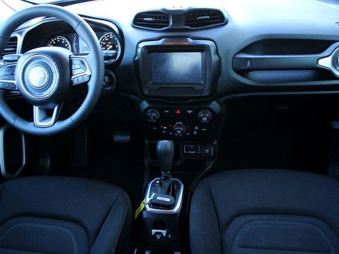 Used 2019 Jeep Renegade Latitude w/ Popular Equipment Group image 22